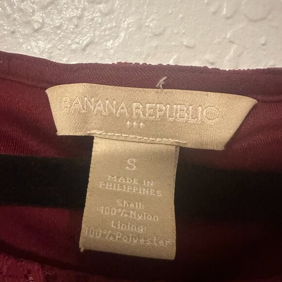 FINAL PRICE Banana Republic Lace Burgundy Top Size Small - Picture 4 of 5